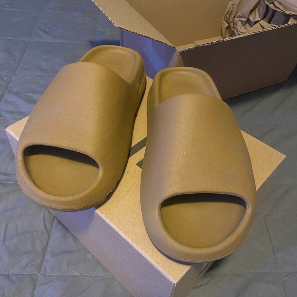 Yeezy Slide ‘Ochre’